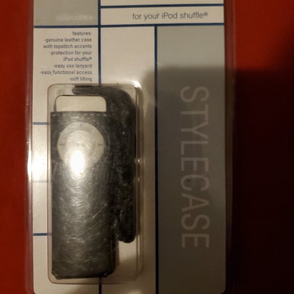 NEW SEALED BLACK CENTRIOS FOR YOUR IPOD SHUFFLE CSHUFCASEBLK CASE SKIN - Picture 2 of 3